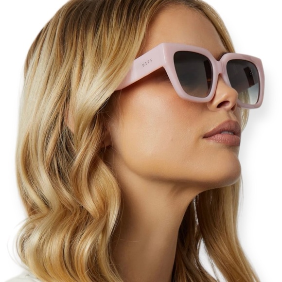 DIFF Remi II Pink Velvet Frame Grey Gradient Lenses NWT - Picture 4 of 8